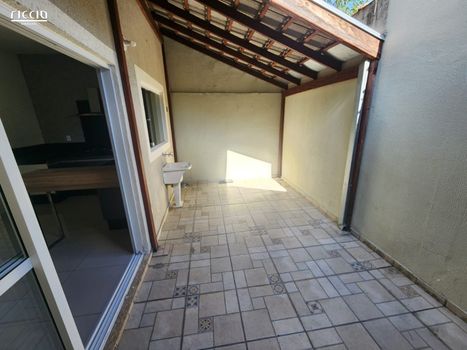 Foto 3 do(a) Casa em Condomínio de 3 quartos à venda em Chácaras São José, São José dos Campos