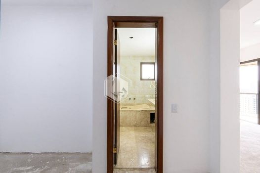 Foto 13 do(a) Apartamento de 4 quartos à venda em Vila Suzana, São Paulo