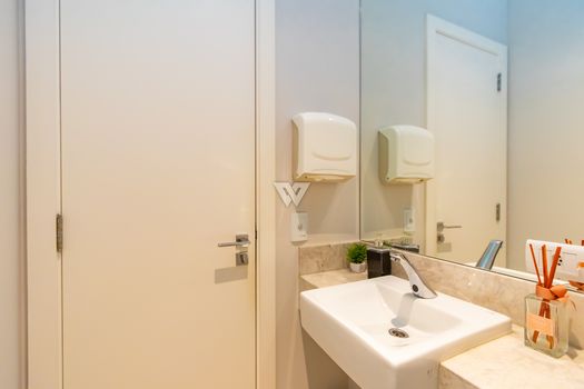 Foto 25 do(a) Sala / Conjunto Comercial false à venda em Água Verde, Curitiba