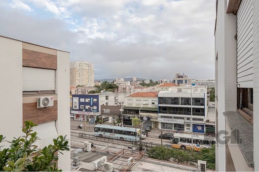 Foto 19 do(a) Apartamento de 3 quartos à venda em Jardim Lindóia, Porto Alegre