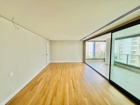 Foto 33 do(a) Cobertura de 4 quartos à venda em Vila Nova Conceição, São Paulo