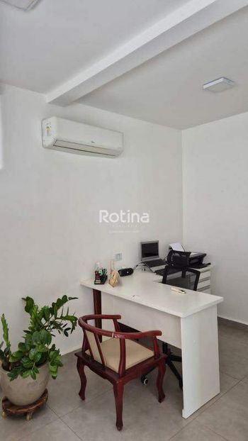 Foto 5 do(a) Casa de 3 quartos à venda em Vigilato Pereira, Uberlândia