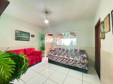 Foto 4 do(a) Casa de 4 quartos à venda em Jardim das Palmeiras, Uberlândia
