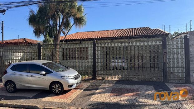 Foto 2 do(a) Casa de 3 quartos à venda em Jardim América, Goiânia