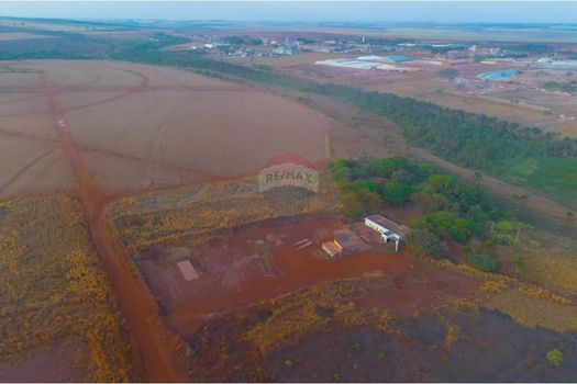 Foto 18 do(a) Terreno false à venda em São Benedito, Uberaba