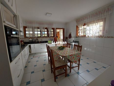 Foto 3 do(a) Casa de 8 quartos à venda em Jardim Leme, São Paulo