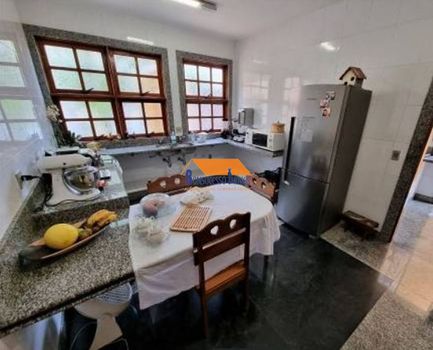 Foto 5 do(a) Casa de 4 quartos à venda em Heliópolis, Belo Horizonte