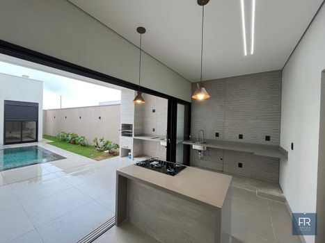 Foto 3 do(a) Casa em Condomínio de 3 quartos à venda em Grand Ville, Uberlândia