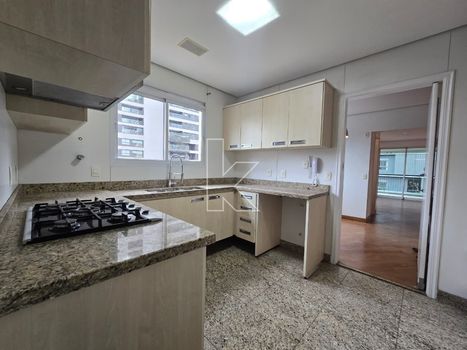 Foto 5 do(a) Apartamento de 3 quartos à venda em Vila Nova Conceição, São Paulo