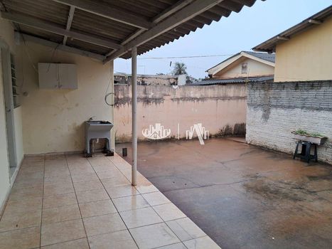 Foto 3 do(a) Casa de 2 quartos à venda em Parque Residencial Joaquim Toledo Piza, Londrina