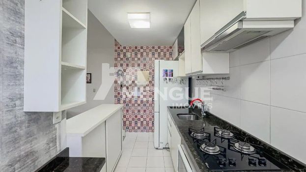 Foto 9 do(a) Apartamento de 3 quartos à venda em Vila Ipiranga, Porto Alegre