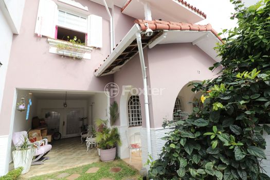 Foto 1 do(a) Casa de 5 quartos à venda em Cambuci, São Paulo
