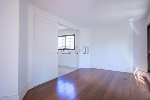 Foto 4 do(a) Apartamento de 3 quartos à venda em Vila Nova Conceição, São Paulo