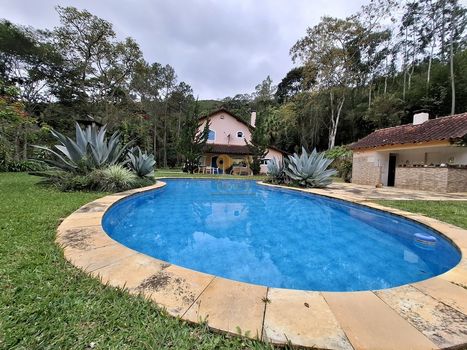Foto 1 do(a) Fazenda / Sítio / Chácara de 3 quartos à venda em Cruzeiro, Teresópolis