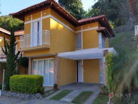 Foto 1 do(a) Casa em Condomínio de 3 quartos à venda em Nogueira, Petrópolis