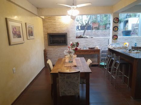 Foto 1 do(a) Casa em Condomínio de 3 quartos à venda em Santo Antônio, Porto Alegre