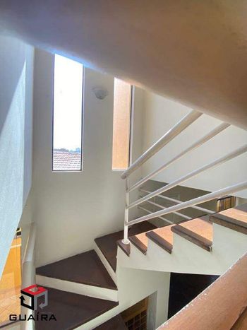 Foto 4 do(a) Casa de 3 quartos à venda em Vila Scarpelli, Santo André