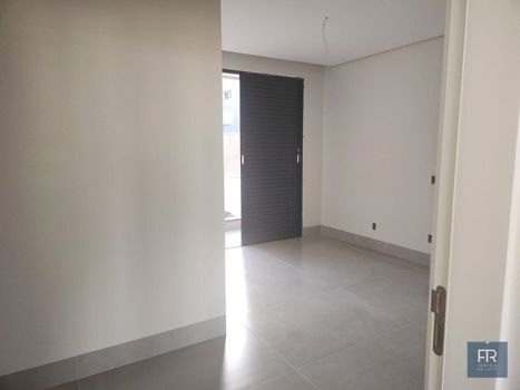 Foto 13 do(a) Casa de 3 quartos à venda em Jardim das Palmeiras, Uberlândia