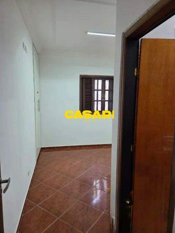 Foto 3 do(a) Casa de 3 quartos para alugar em Campestre, Santo André