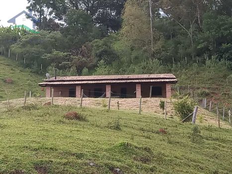 Foto 4 do(a) Fazenda / Sítio / Chácara de 3 quartos à venda em null, Joanópolis