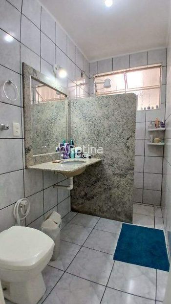 Foto 6 do(a) Casa de 3 quartos à venda em Santa Rosa, Uberlândia