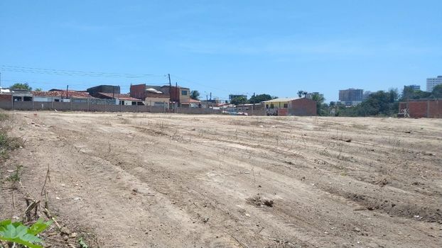 Foto 2 do(a) Terreno false à venda em Barro Duro, Maceió