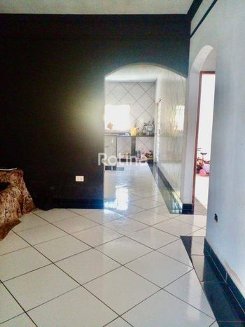 Foto 3 do(a) Casa de 2 quartos à venda em Jardim Canaã, Uberlândia