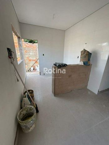Foto 8 do(a) Casa de 2 quartos à venda em São Jorge, Uberlândia