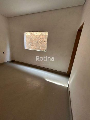 Foto 2 do(a) Casa de 2 quartos à venda em São Jorge, Uberlândia