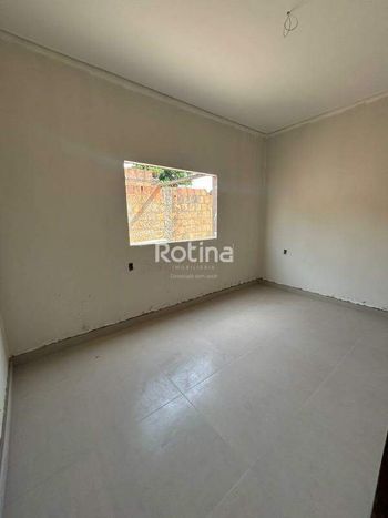 Foto 3 do(a) Casa de 2 quartos à venda em São Jorge, Uberlândia