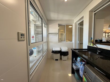 Foto 17 do(a) Apartamento de 3 quartos à venda em Estreito, Florianópolis