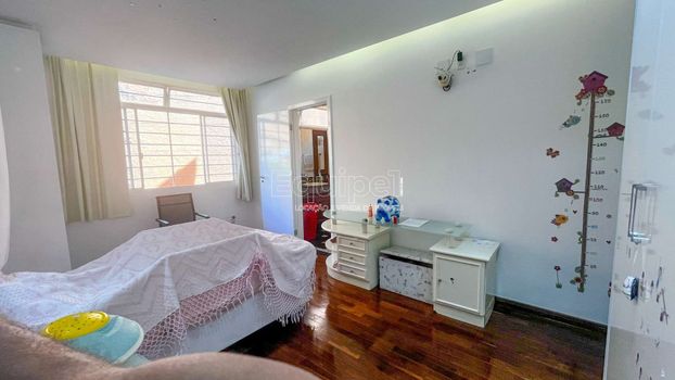 Foto 42 do(a) Casa de 6 quartos à venda em Vila Paris, Belo Horizonte