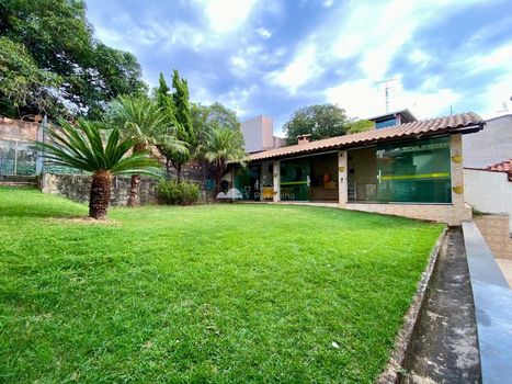 Foto 1 do(a) Casa de 4 quartos à venda em Rio Branco, Belo Horizonte