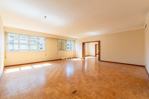 Foto 2 do(a) Apartamento de 3 quartos à venda em Moinhos de Vento, Porto Alegre