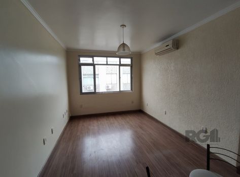 Foto 2 do(a) Flat de 2 quartos à venda em Medianeira, Porto Alegre