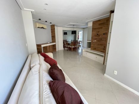 Foto 3 do(a) Apartamento de 3 quartos à venda em Agronômica, Florianópolis