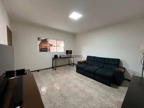 Foto 3 do(a) Casa de 3 quartos à venda em Jardim Chácara dos Pinheiros, Botucatu