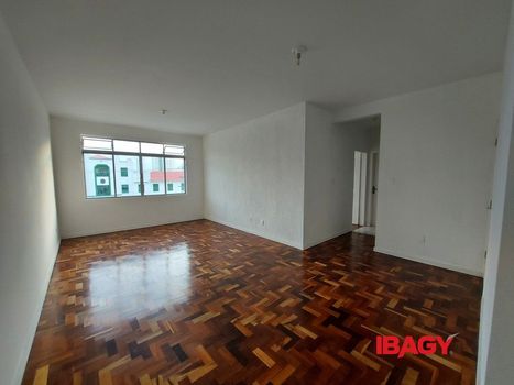 Foto 3 do(a) Apartamento de 2 quartos para alugar em Estreito, Florianópolis