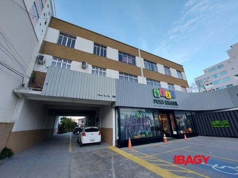 Foto 1 do(a) Apartamento de 2 quartos para alugar em Estreito, Florianópolis