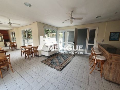 Foto 9 do(a) Apartamento de 3 quartos à venda em Passo da Areia, Porto Alegre
