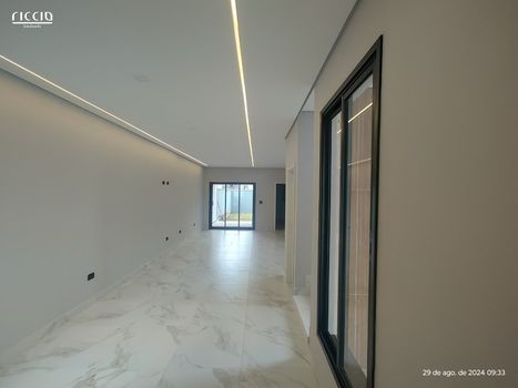 Foto 2 do(a) Casa em Condomínio de 4 quartos à venda em Jardim Jacinto, Jacareí