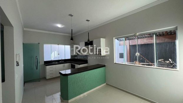 Foto 4 do(a) Casa de 4 quartos à venda em Alto Umuarama, Uberlândia