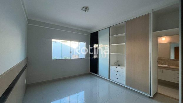 Foto 7 do(a) Casa de 4 quartos à venda em Alto Umuarama, Uberlândia