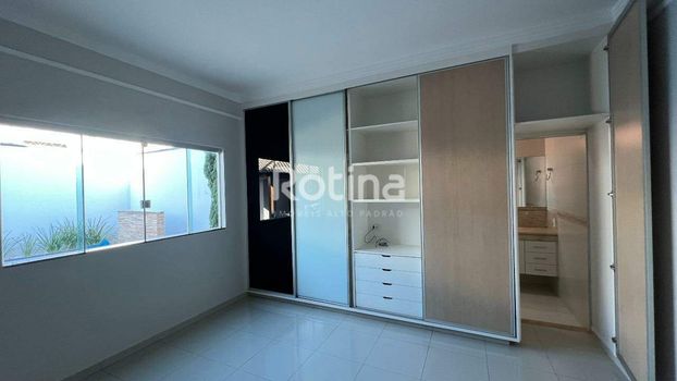 Foto 8 do(a) Casa de 4 quartos à venda em Alto Umuarama, Uberlândia