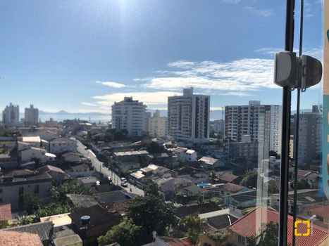 Foto 1 do(a) Apartamento de 3 quartos à venda em Barreiros, São José