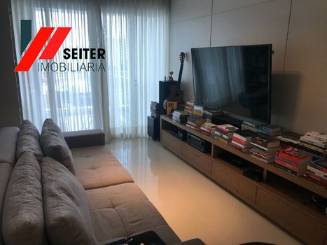 Foto 1 do(a) Apartamento de 3 quartos para alugar em Centro, Florianópolis