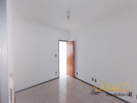 Foto 4 do(a) Casa de 3 quartos à venda em Jardim Bandeirantes, São Carlos