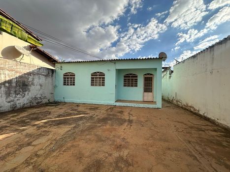 Foto 3 do(a) Casa de 3 quartos para alugar em Taguatinga Norte (Taguatinga), Brasília
