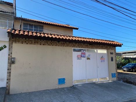Foto 1 do(a) Casa de 3 quartos à venda em Dendê, Fortaleza