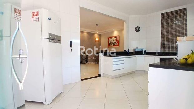 Foto 7 do(a) Casa de 3 quartos à venda em Jardim Holanda, Uberlândia